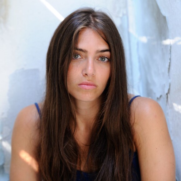 L'actrice Zoe Corraface, fille de Georges Corraface, pose à Kavouri, en Grêce. Le 27 juillet 2015