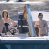 Anne Hathaway et son mari Adam Shulman sont en vacances avec des amis à Ibiza, le 13 août 2015.