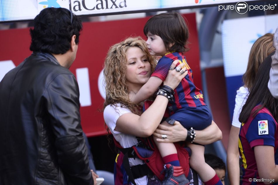 Shakira, avec ses enfants Milan (2 ans) et Sasha (3 mois), et sa belle