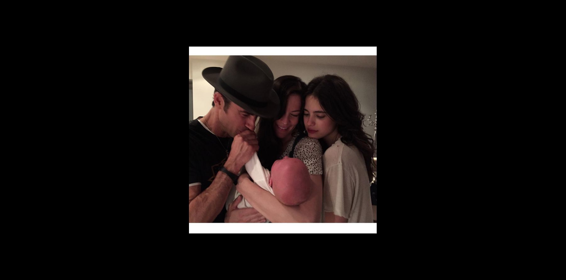 Liv Tyler, maman fière, présente son bébé à Justin Theroux et Margaret