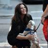 Liv Tyler se promène à New York le 29 juin 2015.  'The Leftovers' actress Liv Tyler spotted out walking her dog in New York City, New York on June 29, 2015. Liv stopped to play with her dog while talking to a couple of friends.29/06/2015 - New York