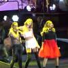 Taylor Swift et Little Mix, sur scène en Californie, le 15 août 2015.