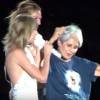 La chanteuse Taylor Swift avec Julia Roberts et Joan Baez, à Santa Clara, le 15 août 2015