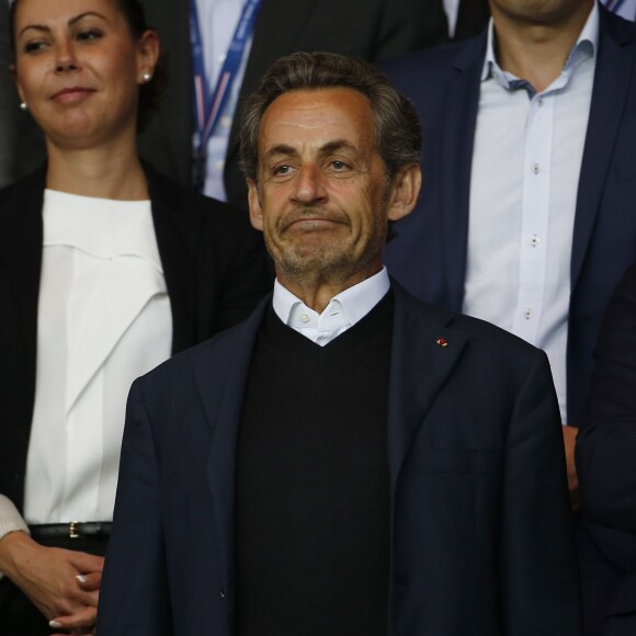 Nicolas Sarkozy - La famille Sarkozy au match de football PSG-GFC Ajaccio lors de la 2ème journée de la Ligue 1 au Parc des Princes à Paris, le 16 août 2015. 