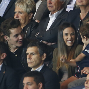 Louis Sarkozy et sa compagne Capucine Anav, Jean Sarkozy et son fils Solal - La famille Sarkozy au match de football PSG-GFC Ajaccio lors de la 2ème journée de la Ligue 1 au Parc des Princes à Paris, le 16 août 2015.