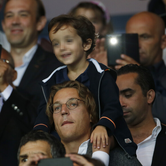 Jean et Solal Sarkozy, le 16 août 2015 au Parc des Princes lors de la victoire du PSG contre le GFC Ajaccio.