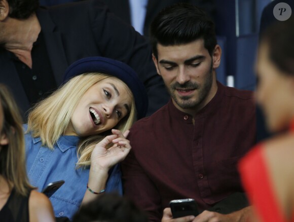 Joy Esther et son petit ami Andréa Condorelli - People au match de football PSG-GFC Ajaccio lors de la 2ème journée de la Ligue 1 au Parc des Princes à Paris, le 16 août 2015.