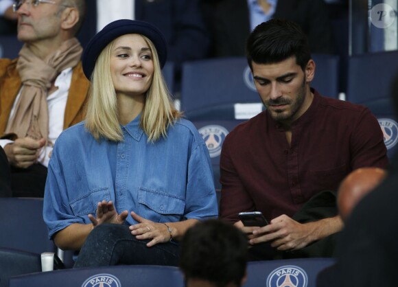 Joy Esther et son petit ami Andréa Condorelli - People au match de football PSG-GFC Ajaccio lors de la 2ème journée de la Ligue 1 au Parc des Princes à Paris, le 16 août 2015.
