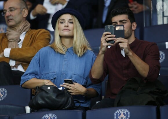 Joy Esther et son petit ami Andréa Condorelli - People au match de football PSG-GFC Ajaccio lors de la 2ème journée de la Ligue 1 au Parc des Princes à Paris, le 16 août 2015.