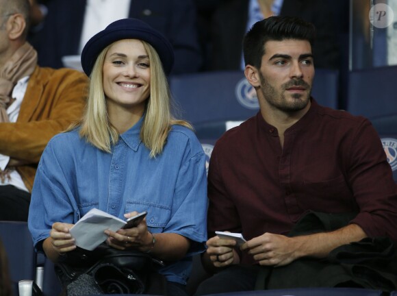 Joy Esther et son boyfriend Andréa Condorelli - People au match de football PSG-GFC Ajaccio lors de la 2ème journée de la Ligue 1 au Parc des Princes à Paris, le 16 août 2015.