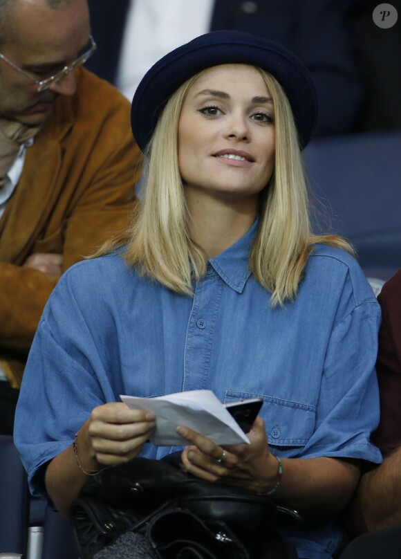 Joy Esther et son petit ami Andréa Condorelli - People au match de football PSG-GFC Ajaccio lors de la 2ème journée de la Ligue 1 au Parc des Princes à Paris, le 16 août 2015.