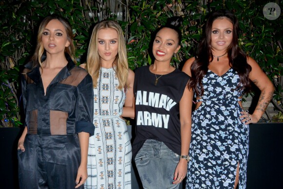 Les Little Mix posent avant d'aller au restaurant Hakasan à Londres le 13 juillet 2015. Little Mix est un girls band anglais ayant remporté la huitième saison de l'émission britannique The X Factor en 2011.  