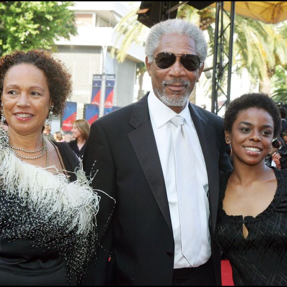 Morgan Freeman pose avec E'Dena Hines, la petite-fille de sa première femme (Jeanette Adair Bradshaw). Cette dernière a été retrouvée morte devant son appartement à New York, très tôt le dimanche le 16 août 2015. La jeune femme de 33 ans a été poignardée à mort par Lamar Davenport, son compagnon. Sur la photo à gauche, l'ex-femme de Morgan Freeman, Myrna Colley-Lee. Image du 20 mai 2005, montée des marches du film "The Three Burials of Melquiades Estrada" (Trois enterrements), lors du 58e festival international du film de Cannes.