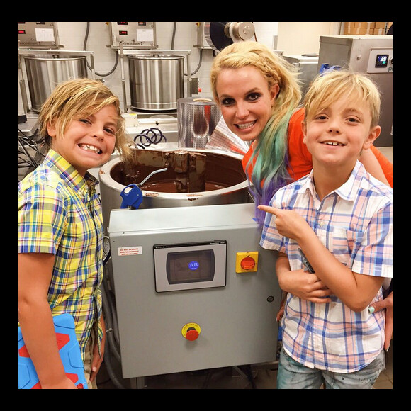 Britney Spears et ses fils à la chocolaterie / photo postée sur le compte Instagram de la chanteuse américaine.