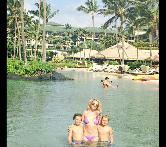Britney Spears à Hawaii avec ses deux garçons / photo postée sur le compte Instagram de la chanteuse américaine.