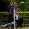 La jolie Belge Coralie fan d'équitation dans Secret Story 9, sur TF1, le vendredi 21 aout 2015
