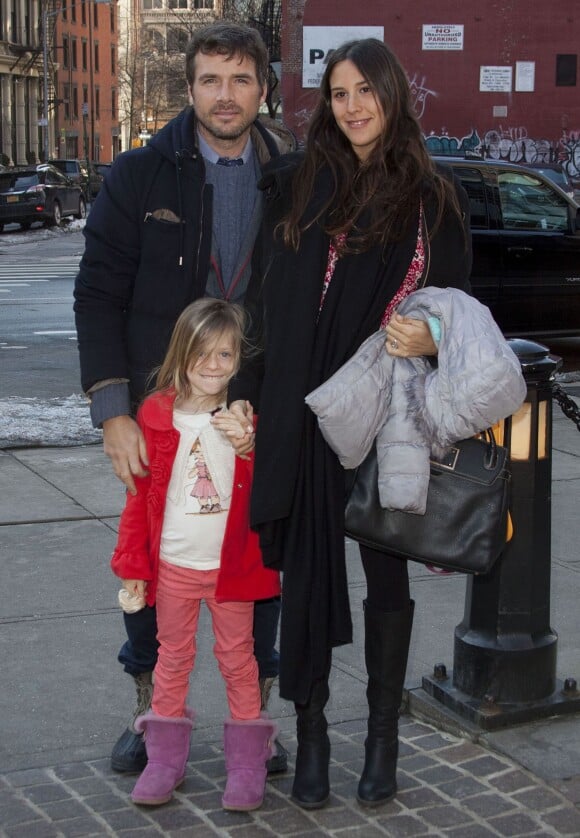 Matthew Settle, sa compagne et sa fille issue d'une précédente union, Aven Angelica Settle à la première de "Cinderella" à "Tribeca Grand Hotel" à New York, le 8 mars 2015