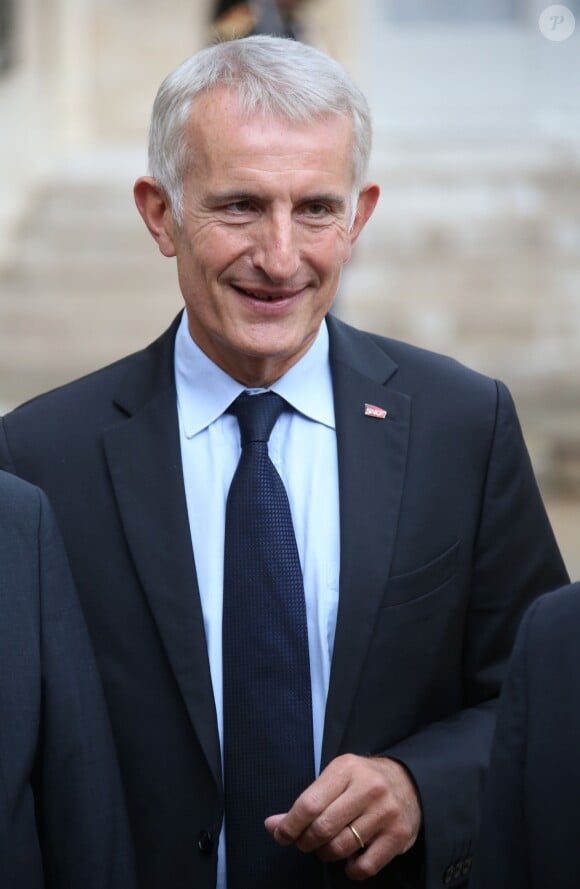 Guillaume Pepy (président de la SNCF) - Les héros américains et britannique qui ont maîtrisé Ayoub El-Khazzani dans le Thalys reçoivent la Légion d'honneur par le président François Hollande au palais de l'Elysée à Paris le 24 août 2015.