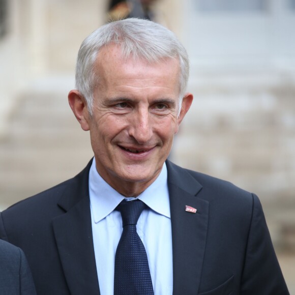 Guillaume Pepy (président de la SNCF) - Les héros américains et britannique qui ont maîtrisé Ayoub El-Khazzani dans le Thalys reçoivent la Légion d'honneur par le président François Hollande au palais de l'Elysée à Paris le 24 août 2015.