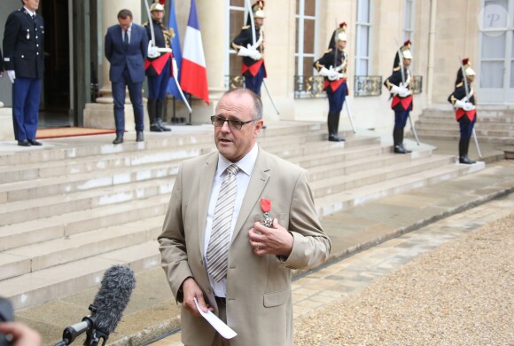 Chris Norman - Les héros américains et britannique qui ont maîtrisé Ayoub El-Khazzani dans le Thalys reçoivent la Légion d'honneur par le président François Hollande au palais de l'Elysée à Paris le 24 août 2015. 