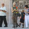 Gwen Stefani, ses parents Dennis et Patti et ses enfants Kingston et Zuma quittent une église à l'issue d'une messe à Universal City. Le 23 août 2015.