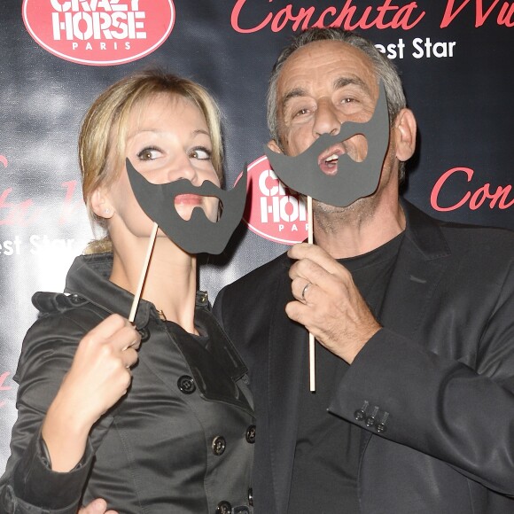 Thierry Ardisson et sa femme Audrey Crespo-Mara - People à la première du show de Conchita Wurst au Crazy Horse à Paris le 9 novembre 2014.