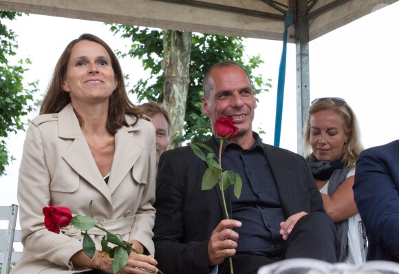 Aurélie Filippetti, enceinte, et l'ancien ministre grec de l'Economie Yanis Varoufakis - Fête de la Rose à Frangy-en-Bresse le 23 août 2015.