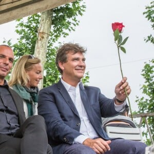 Arnaud Montebourg, ancien ministre de l'Économie, du Redressement productif et du Numérique, et l'ancien ministre grec de l'Economie Yanis Varoufakis lors de la Fête de la Rose à Frangy-en-Bresse le 23 août 2015.