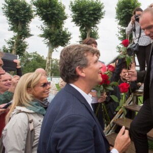 L'ancien ministre français du développement durable Arnaud Montebourg et sa compagne Aurélie Filippetti (enceinte) et l'invité d'honneur de la Fête de la Rose, Yanis Varoufakis, ancien ministre de l'économie grec, accompagné de sa femme Danae Stratou à Frangy-en-Bresse le 23 août 2015  Rose party at Frangy-en-Bresse with Arnaud Montebourg, Aurélie Filippetti (pregnant) and Yanis Varoufakis (Honorary guest) 23/08/201523/08/2015 - Frangy-en-Bresse