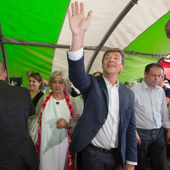 L'ancien ministre français du développement durable Arnaud Montebourg et sa compagne Aurélie Filippetti (enceinte) et l'invité d'honneur de la Fête de la Rose, Yanis Varoufakis, ancien ministre de l'économie grec, accompagné de sa femme Danae Stratou à Frangy-en-Bresse le 23 août 2015  Rose party at Frangy-en-Bresse with Arnaud Montebourg, Aurélie Filippetti (pregnant) and Yanis Varoufakis (Honorary guest) 23/08/201523/08/2015 - Frangy-en-Bresse
