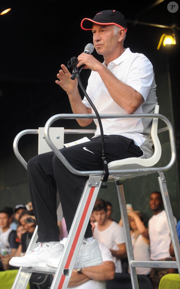 John McEnroe - Les plus grands joueurs de tennis mondiaux ont fait une démonstration au "Nike's NYC Street Tennis" à New York le 24 août 2015