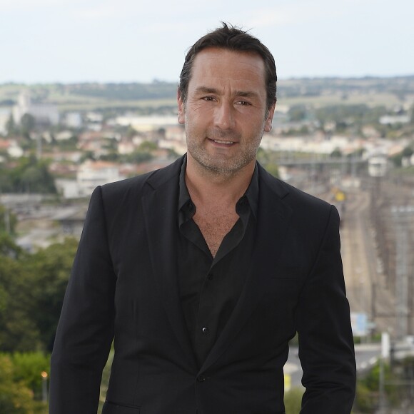 Gilles Lellouche - Photocall du film "Belles Familles" lors de la 8e édition du Festival du film francophone d'Angoulême le 25 août 2015.
