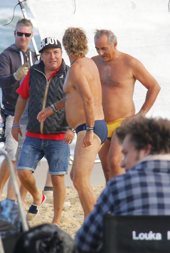 Fabien Onteniente (réalisateur), Franck Dubosc et Antoine Duléry - Tournage du film "Camping 3" sur la plage de Biscarosse, le 25 août 2015.