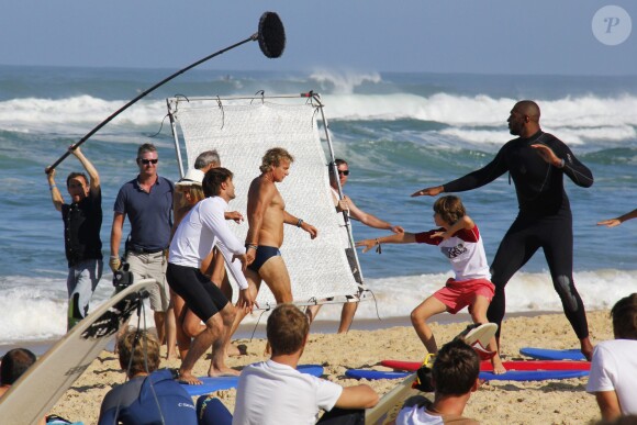 Franck Dubosc, Antoine Duléry et Boris Diaw (basketteur NBA) - Tournage du film "Camping 3" sur la plage de Biscarosse, le 25 août 2015.