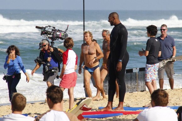 Franck Dubosc, Antoine Duléry et Boris Diaw (basketteur NBA) - Tournage du film "Camping 3" sur la plage de Biscarosse, le 25 août 2015.