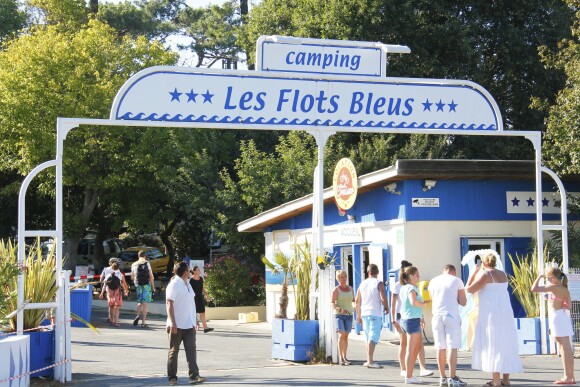 Tournage du film "Camping 3" sur la plage de Biscarosse, le 25 août 2015.