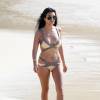 Kourtney Kardashian, habillée d'un bikini Agent Provocateur (collection Mazzy, modèle Metallic), profite d'un après-midi ensoleillé à Saint-Barthélemy, le 20 août 2015.