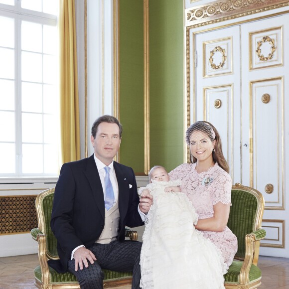 Photo officielle du baptême de la princesse Leonore de Suède, le 8 juin 2014. La princesse Madeleine de Suède, son mari Christopher O'Neill et leurs enfants la princesse Leonore et le prince Nicolas, se sont installés à Londres en août 2015. Le baptême du petit dernier aura lieu le 11 octobre.