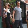Taylor Swift et son petit-ami Calvin Harris sortent d'un restaurant à New York, le 28 mai 2015. 
