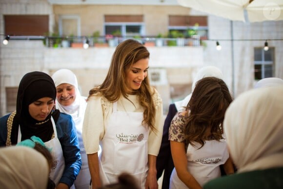 Jordan's Queen Rania Al Abdullah cooks lunch and joins a group of children from King Hussein Charity Society for Orphans for the meal at Beit Sitti restaurant, in Amman, Jordan on August 30th, 2015. Photo Balkis Press/ABACAPRESS.COM31/08/2015 - Amman