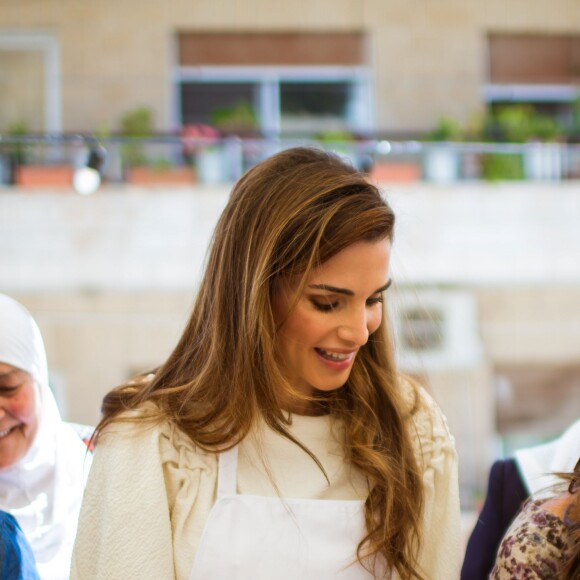 Jordan's Queen Rania Al Abdullah cooks lunch and joins a group of children from King Hussein Charity Society for Orphans for the meal at Beit Sitti restaurant, in Amman, Jordan on August 30th, 2015. Photo Balkis Press/ABACAPRESS.COM31/08/2015 - Amman