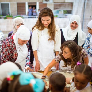 Jordan's Queen Rania Al Abdullah cooks lunch and joins a group of children from King Hussein Charity Society for Orphans for the meal at Beit Sitti restaurant, in Amman, Jordan on August 30th, 2015. Photo Balkis Press/ABACAPRESS.COM31/08/2015 - Amman