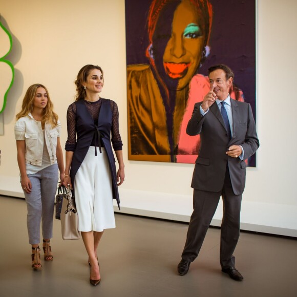 Jordan's Queen Rania Al Abdullah, with her eldest daughter Princess Iman bint Abdullah (R), visits an Andy Warhol exhibition at Fondation Louis Vuitton, on August 26, 2015 in Paris, France. Photo by Royal Palace via Balkis Press/ABACAPRESS.COM28/08/2015 - Paris