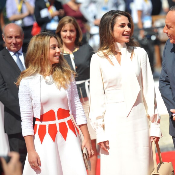 La reine Rania de Jordanie et sa fille la princesse Iman assistent à l'université d'été du MEDEF à Jouy-en-Josas le 26 août 2015.  Queen Rania of Jordan and her daughter princess Iman at the Grand Opening of the Medef Summer Conference on August 26, 2015 in Jouy-en-Josas, near Paris.26/08/2015 - Jouy en Josas