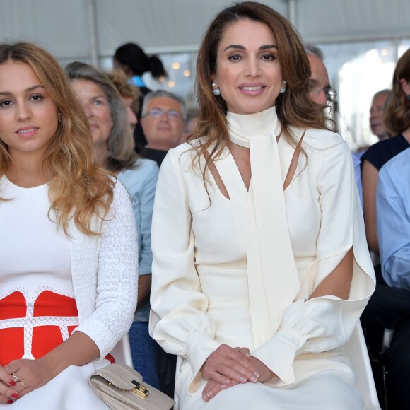 La reine Rania de Jordanie et sa fille la princesse Iman assistent à l'université d'été du MEDEF à Jouy-en-Josas le 26 août 2015.  Queen Rania of Jordan and her daughter princess Iman at the Grand Opening of the Medef Summer Conference on August 26, 2015 in Jouy-en-Josas, near Paris.26/08/2015 - Jouy en Josas