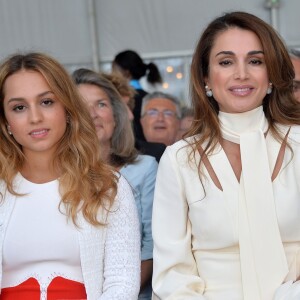 La reine Rania de Jordanie et sa fille la princesse Iman assistent à l'université d'été du MEDEF à Jouy-en-Josas le 26 août 2015.  Queen Rania of Jordan and her daughter princess Iman at the Grand Opening of the Medef Summer Conference on August 26, 2015 in Jouy-en-Josas, near Paris.26/08/2015 - Jouy en Josas