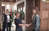 Mardi 8 septembre 2015, la reine Rania recevait au palais royal l'ambassadrice allemande en Jordanie Birgitta Siefker-Eberle et sa compatriote Michaela Baur, directrice de l'agence allemande pour la coopération, pour les remercier d'une donation faite à l'organisme Madrasati Jordan en faveur de l'éducation.