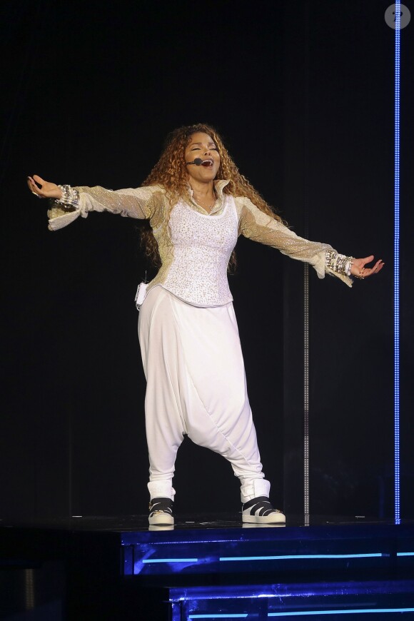 Janet Jackson fait son retour sur scène à Vancouver après environ cinq d'absence à Vancouver le 31 août 2015.