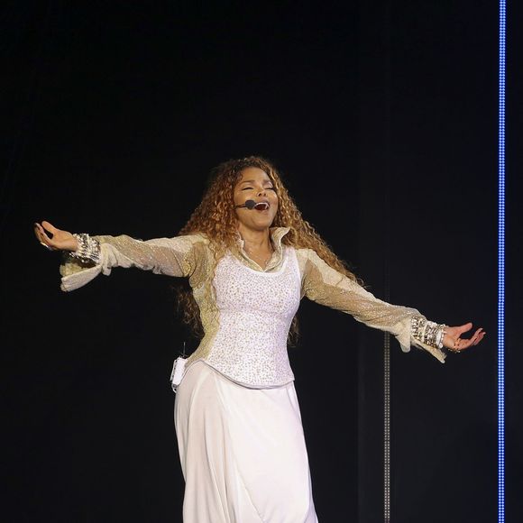 Janet Jackson fait son retour sur scène à Vancouver après environ cinq d'absence à Vancouver le 31 août 2015.