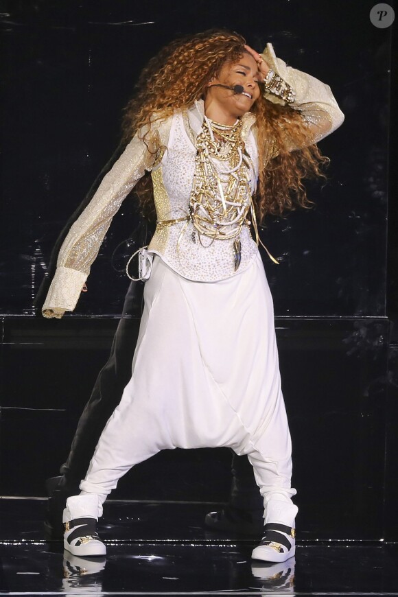 Janet Jackson fait son retour sur scène à Vancouver après environ cinq d'absence à Vancouver le 31 août 2015.